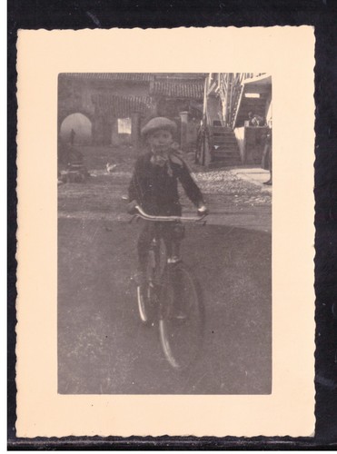 Child photo photograph - photograph, on